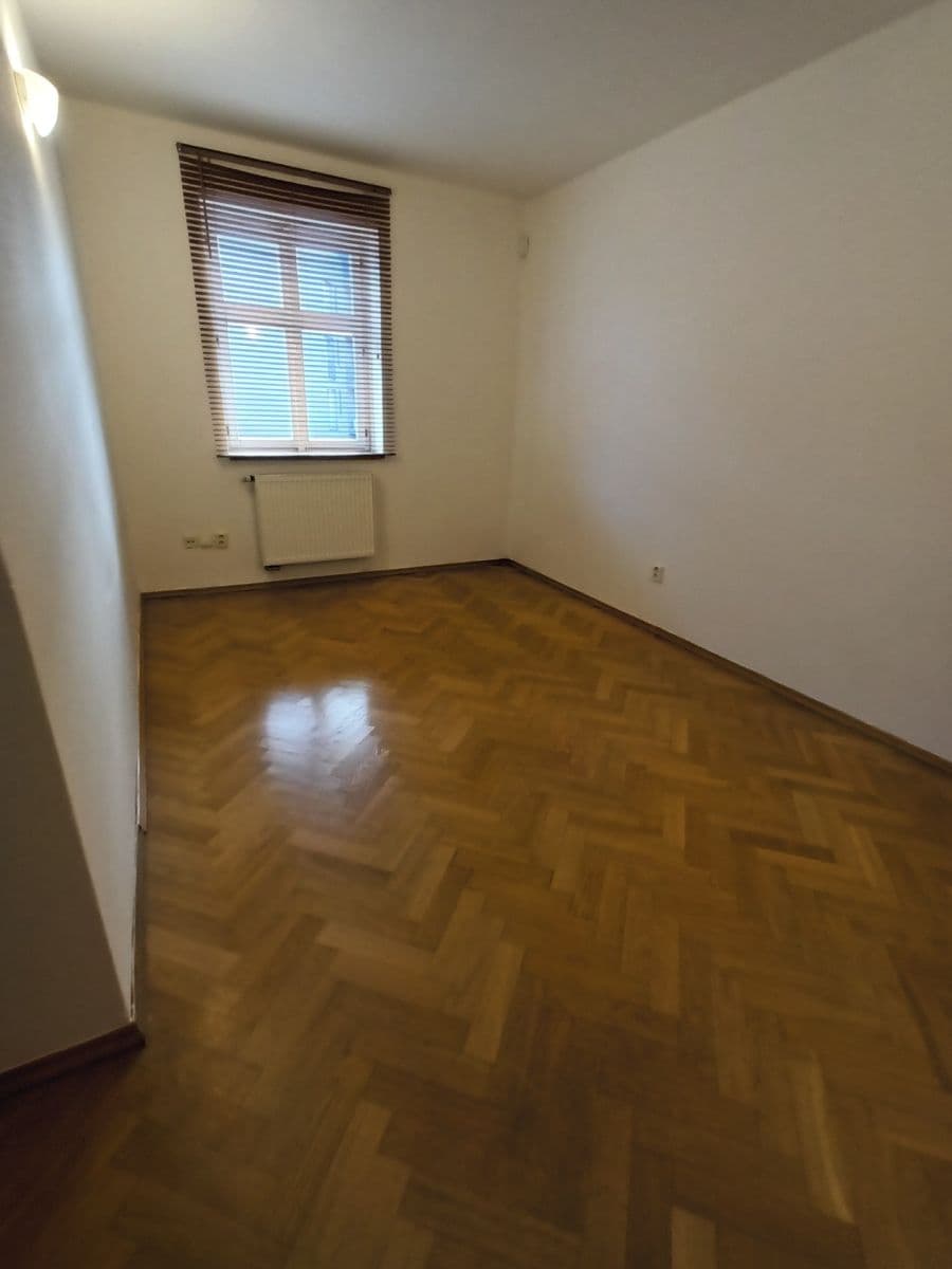 Prenájom bytu 3-izbový 110 m², Roháčova, Praha, Praha Prenájom bytu 3-izbový 110 m², Roháčova, Praha, Praha
