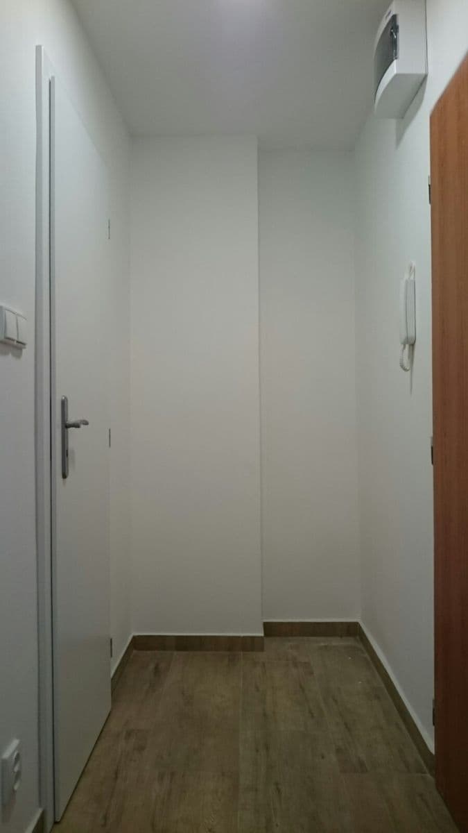 Prenájom bytu 1-izbový 30 m², Vršovců, Ostrava, Moravskoslezský kraj Prenájom bytu 1-izbový 30 m², Vršovců, Ostrava, Moravskoslezský kraj