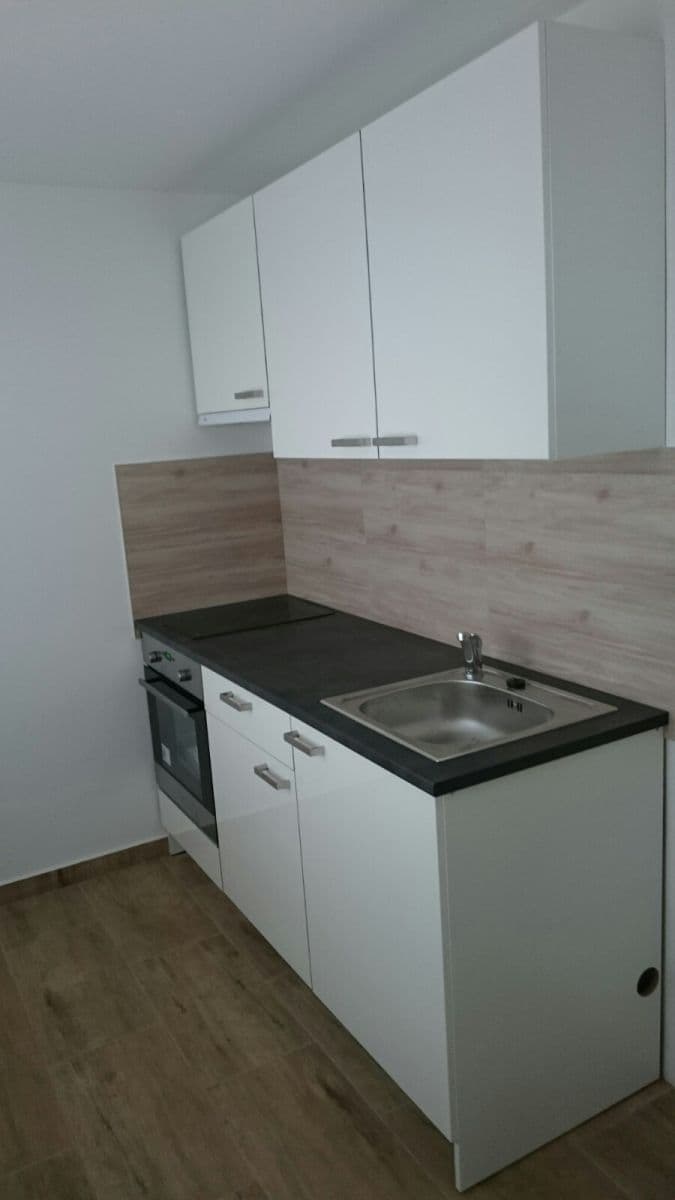 Prenájom bytu 1-izbový 30 m², Vršovců, Ostrava, Moravskoslezský kraj Prenájom bytu 1-izbový 30 m², Vršovců, Ostrava, Moravskoslezský kraj