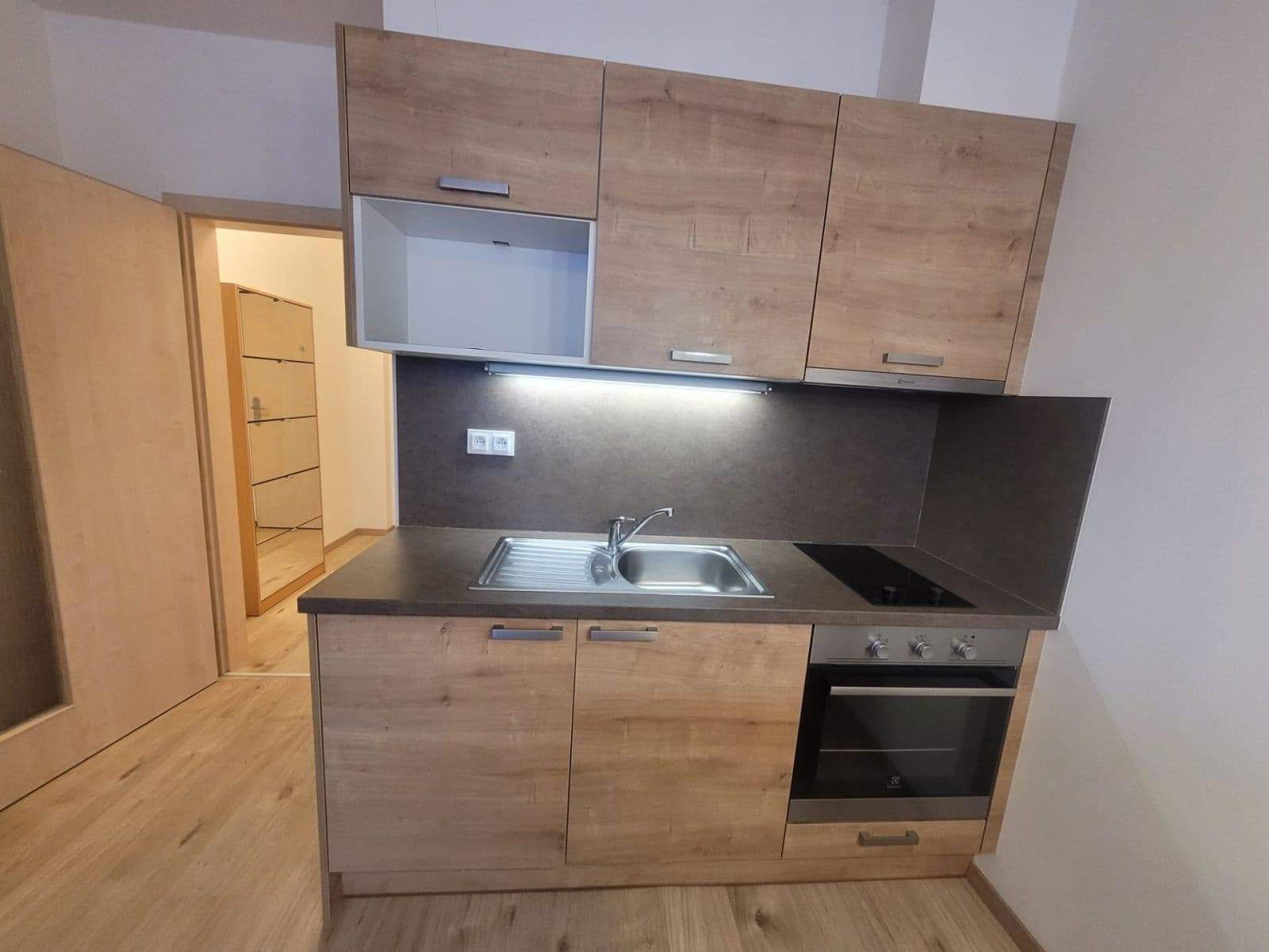 Prenájom bytu 1-izbový 27 m², Holýšovská, Praha, Praha Prenájom bytu 1-izbový 27 m², Holýšovská, Praha, Praha