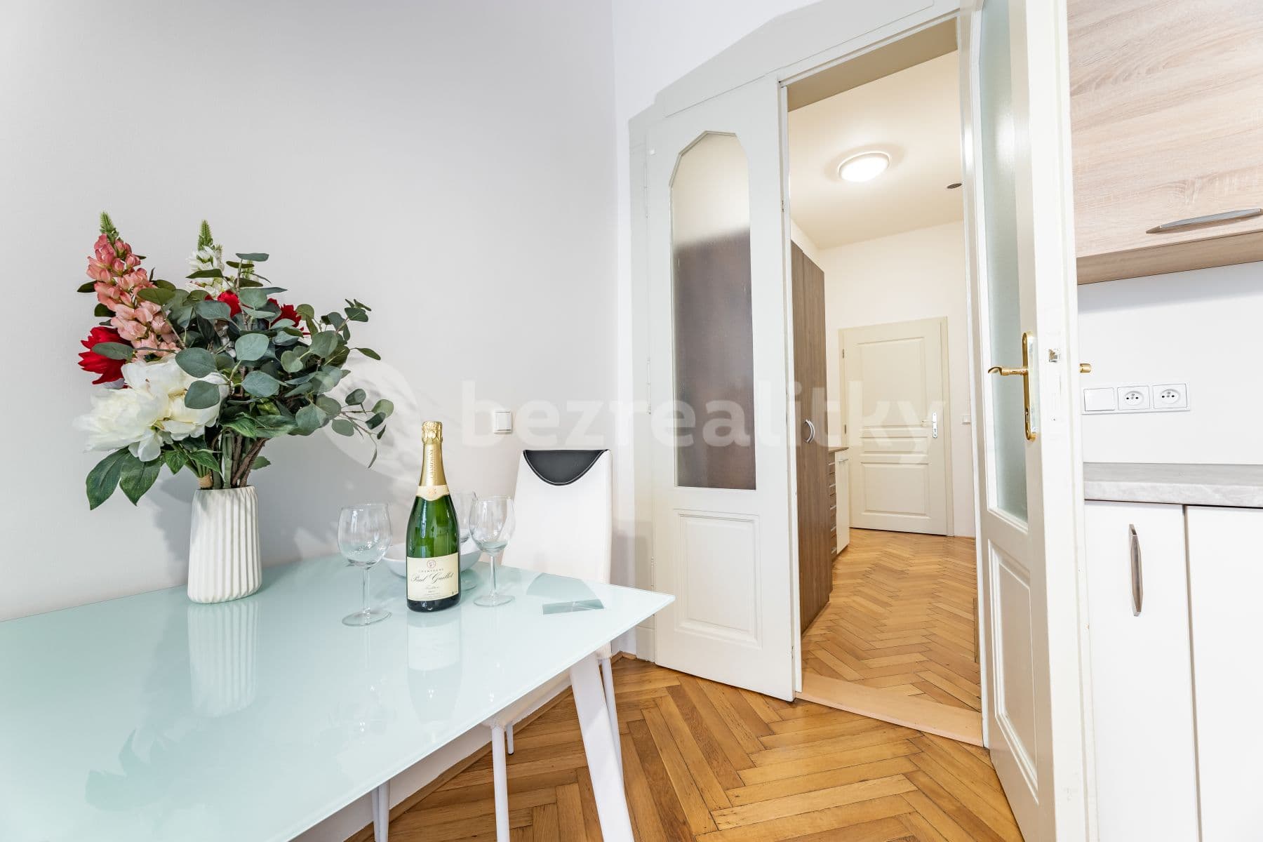 Prenájom bytu 1-izbový 22 m², Elišky Krásnohorské, Praha, Praha Prenájom bytu 1-izbový 22 m², Elišky Krásnohorské, Praha, Praha
