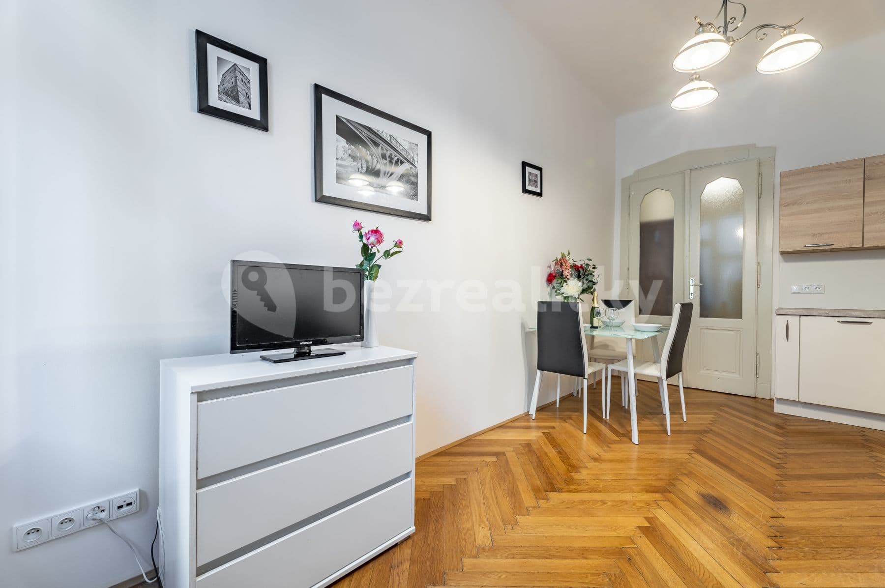 Prenájom bytu 1-izbový 22 m², Elišky Krásnohorské, Praha, Praha Prenájom bytu 1-izbový 22 m², Elišky Krásnohorské, Praha, Praha