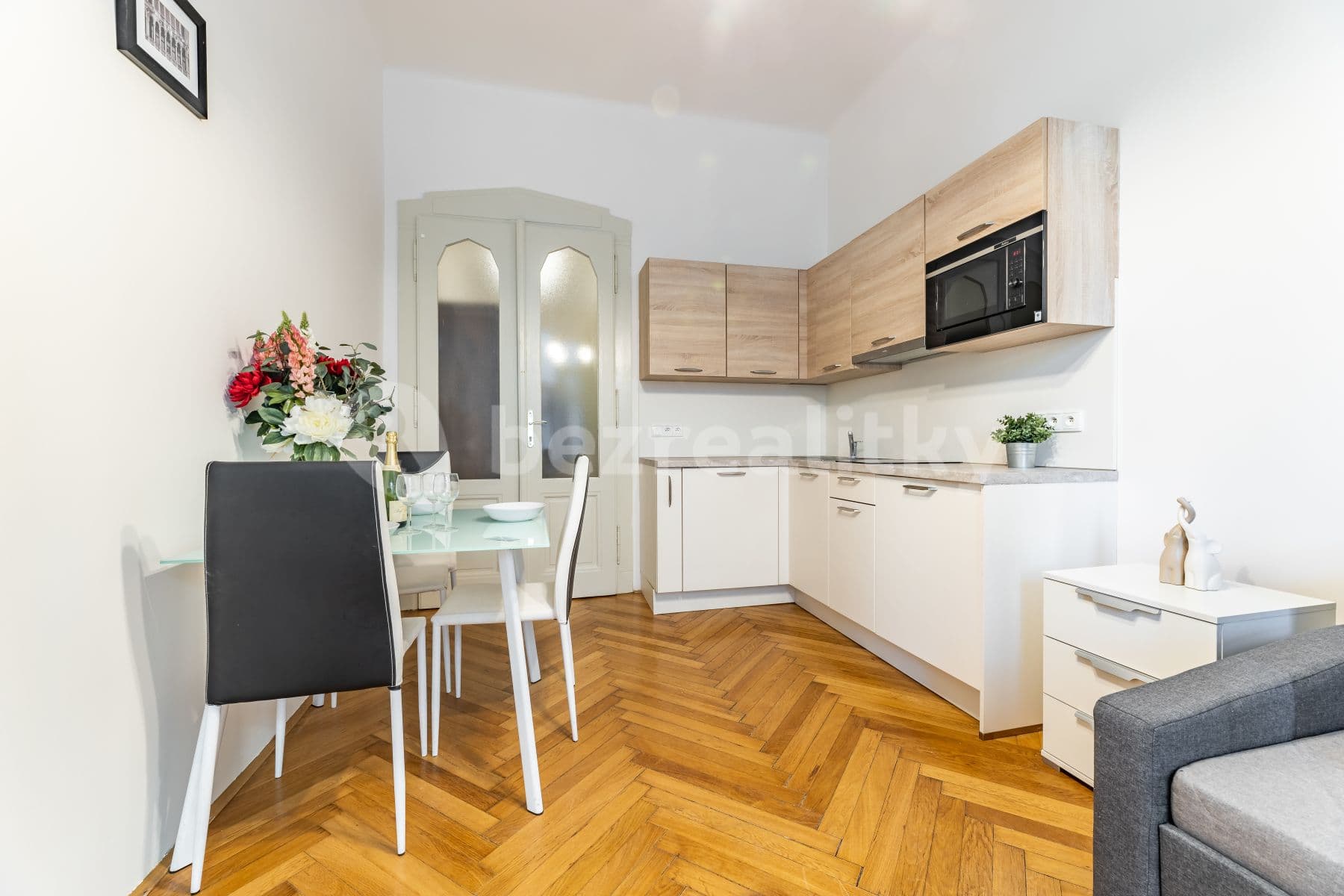 Prenájom bytu 1-izbový 22 m², Elišky Krásnohorské, Praha, Praha Prenájom bytu 1-izbový 22 m², Elišky Krásnohorské, Praha, Praha