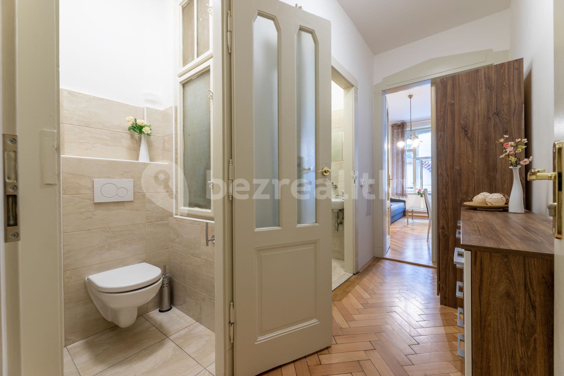 Prenájom bytu 1-izbový 22 m², Elišky Krásnohorské, Praha, Praha Prenájom bytu 1-izbový 22 m², Elišky Krásnohorské, Praha, Praha