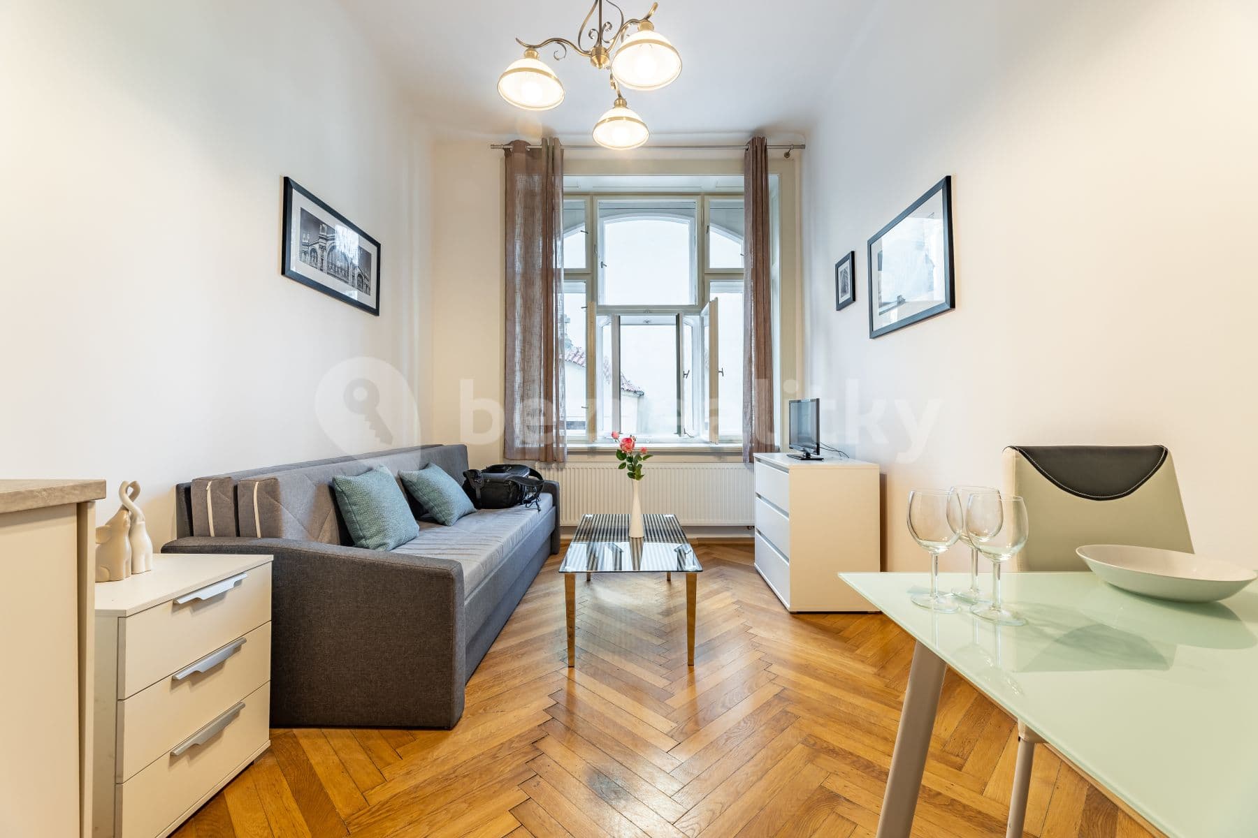 Prenájom bytu 1-izbový 22 m², Elišky Krásnohorské, Praha, Praha Prenájom bytu 1-izbový 22 m², Elišky Krásnohorské, Praha, Praha
