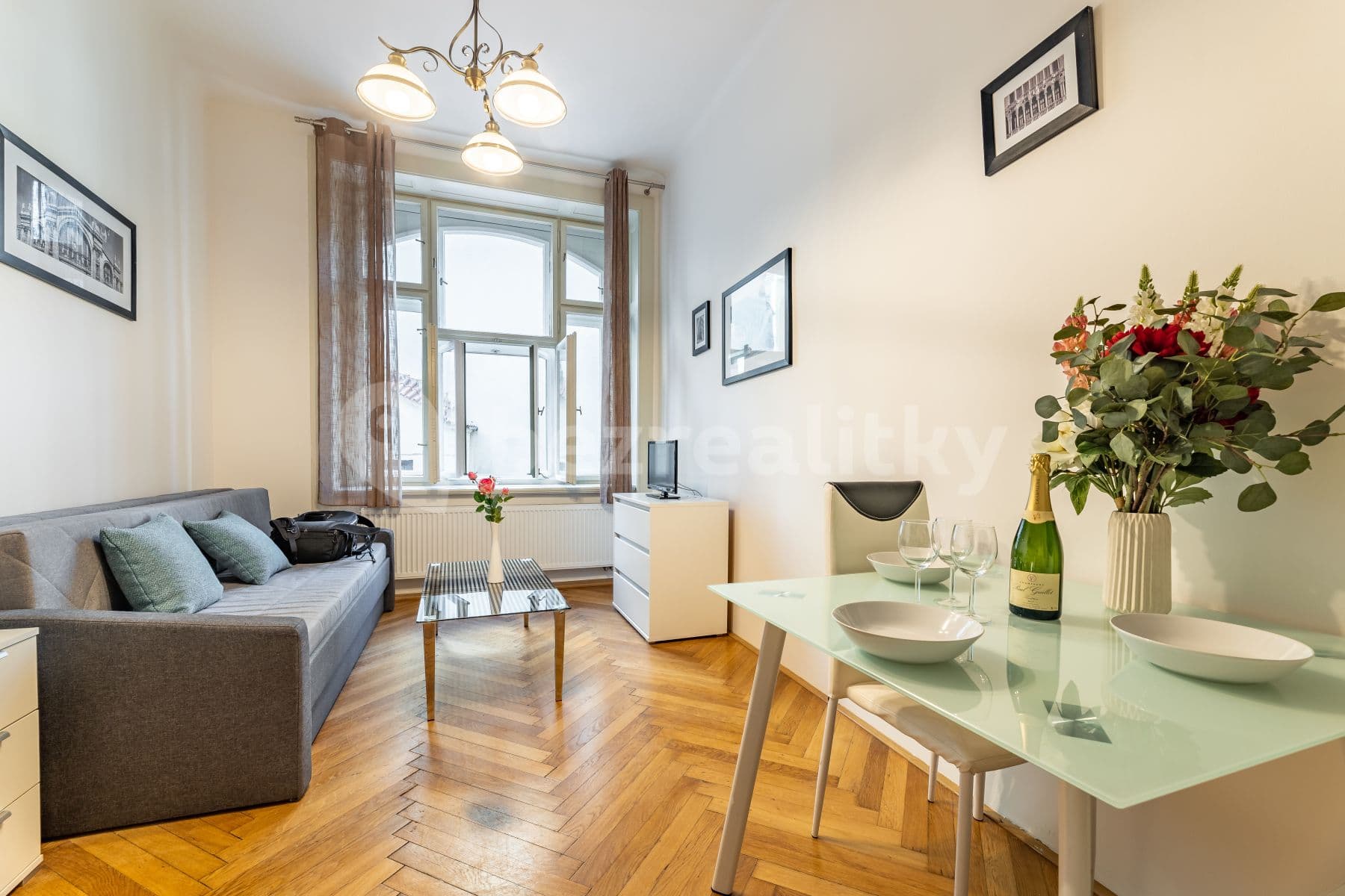 Prenájom bytu 1-izbový 22 m², Elišky Krásnohorské, Praha, Praha Prenájom bytu 1-izbový 22 m², Elišky Krásnohorské, Praha, Praha