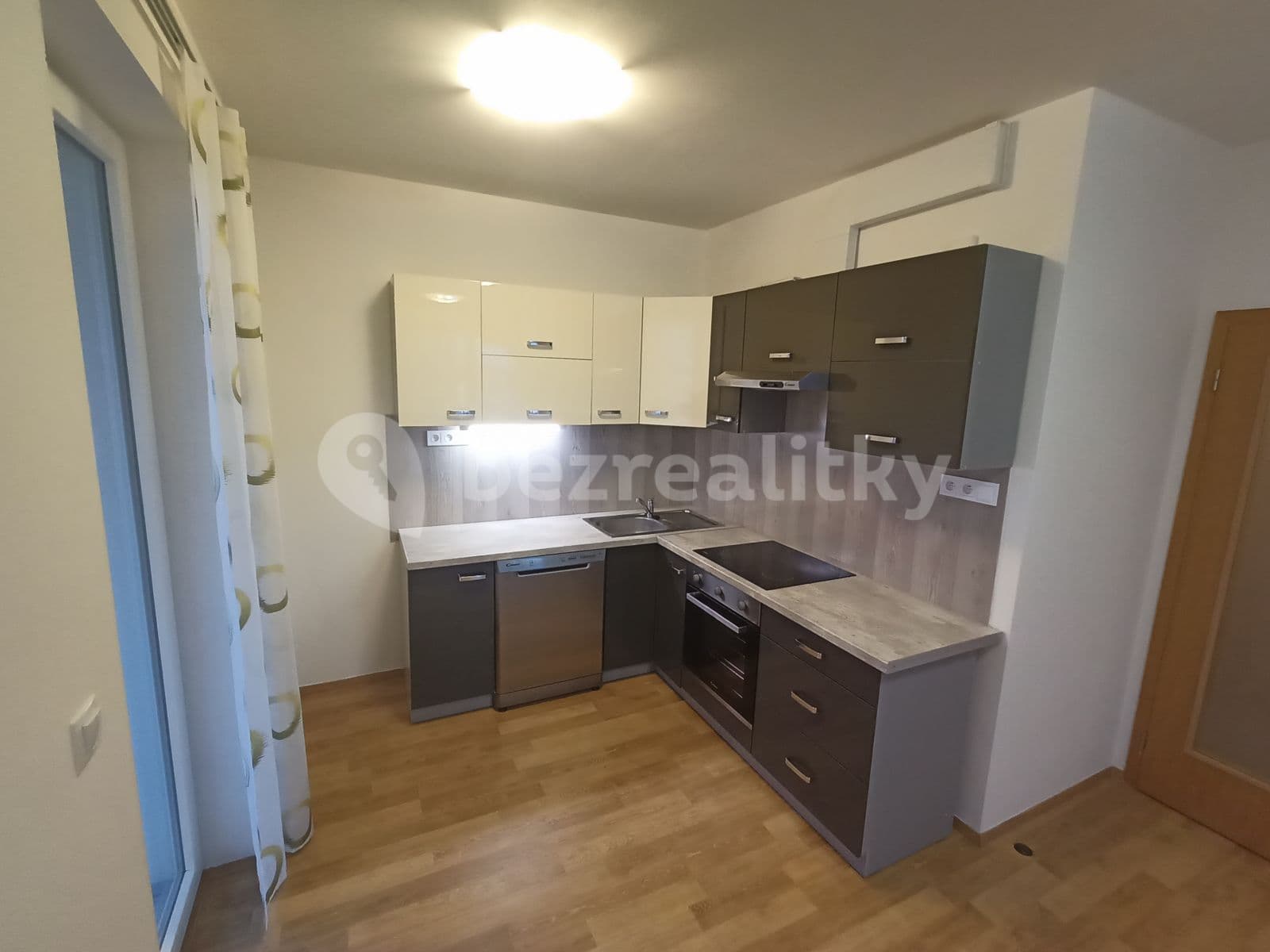 Prenájom bytu 2-izbový 62 m², Hlučkova, Praha, Praha Prenájom bytu 2-izbový 62 m², Hlučkova, Praha, Praha