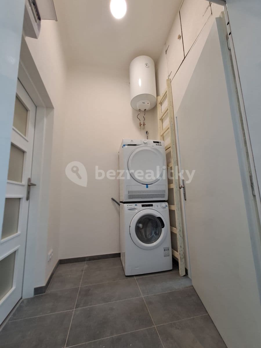 Prenájom bytu 2-izbový 42 m², Heydukova, Praha, Praha Prenájom bytu 2-izbový 42 m², Heydukova, Praha, Praha