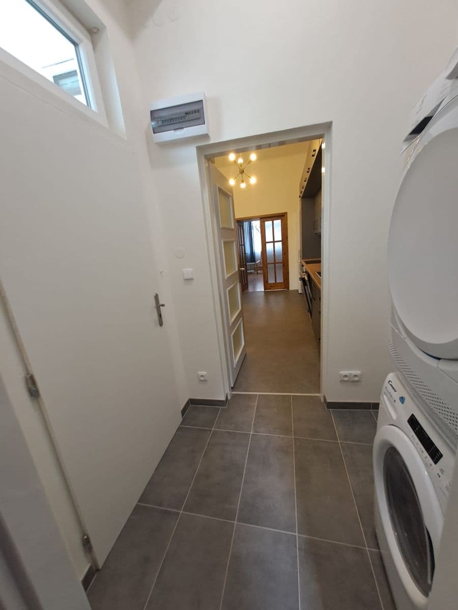 Prenájom bytu 2-izbový 42 m², Heydukova, Praha, Praha Prenájom bytu 2-izbový 42 m², Heydukova, Praha, Praha