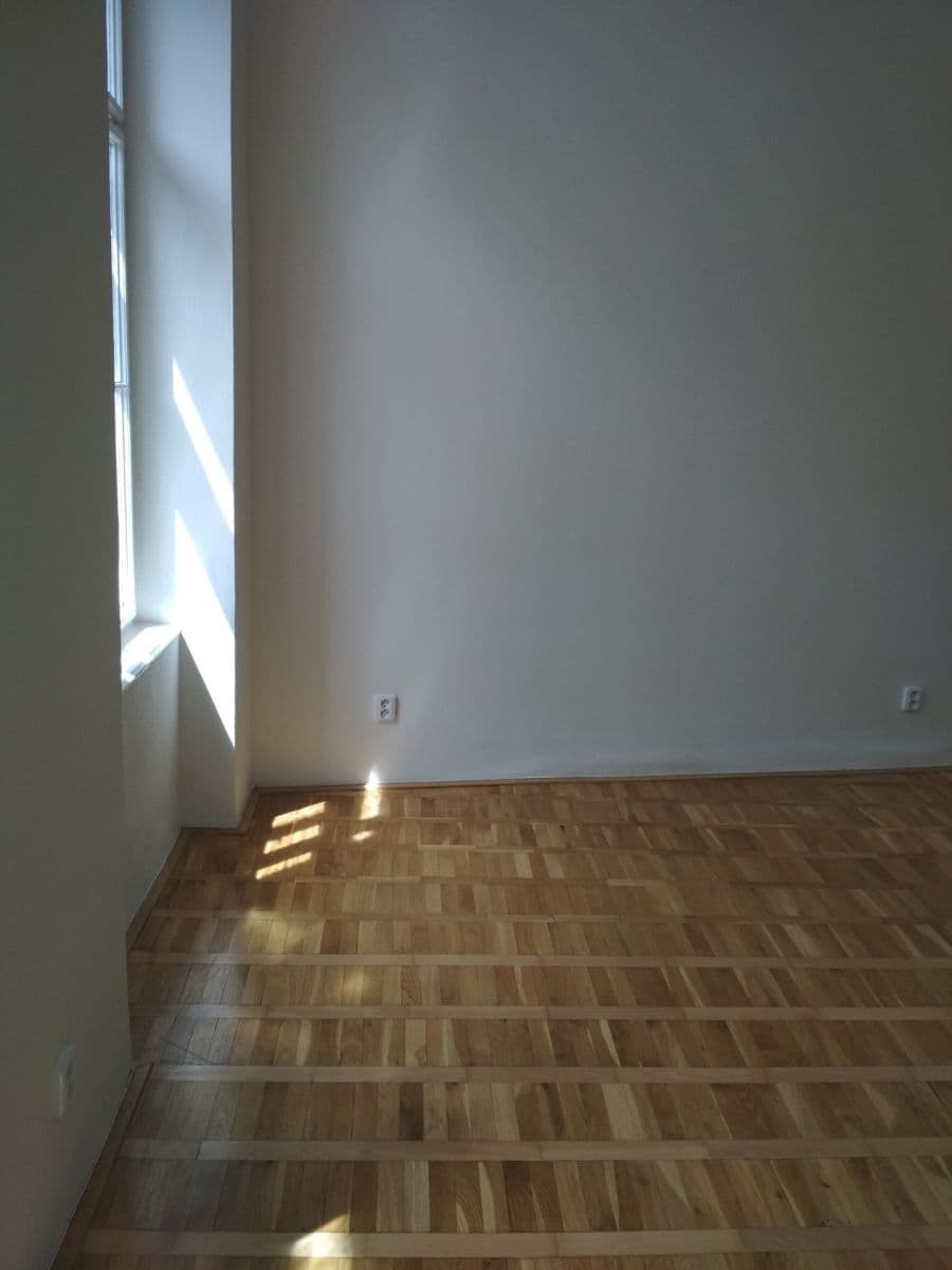 Prenájom bytu 1-izbový 43 m², třída Kapitána Jaroše, Brno, Jihomoravský kraj Prenájom bytu 1-izbový 43 m², třída Kapitána Jaroše, Brno, Jihomoravský kraj