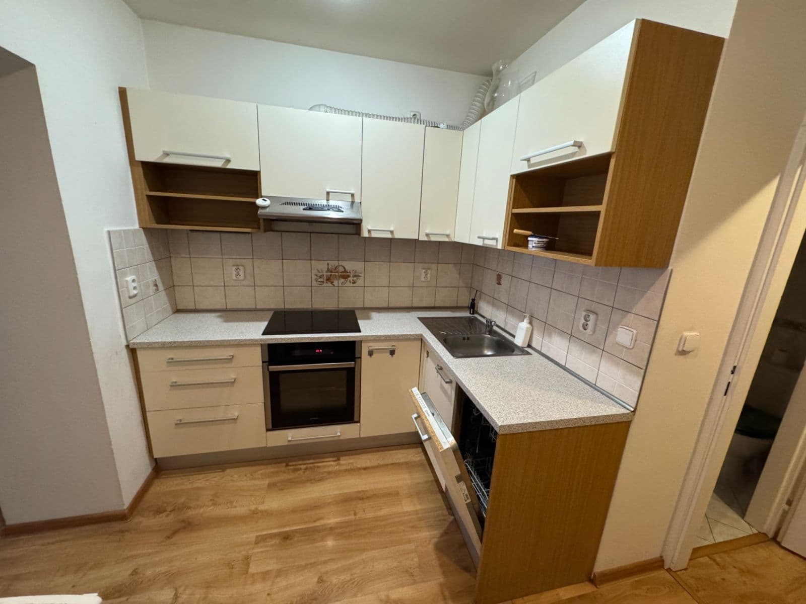 Prenájom bytu 2-izbový 52 m², Pod pekárnami, Praha, Praha Prenájom bytu 2-izbový 52 m², Pod pekárnami, Praha, Praha