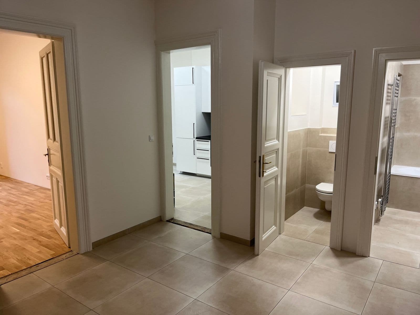 Prenájom bytu 2-izbový 72 m², Korunní, Praha, Praha Prenájom bytu 2-izbový 72 m², Korunní, Praha, Praha