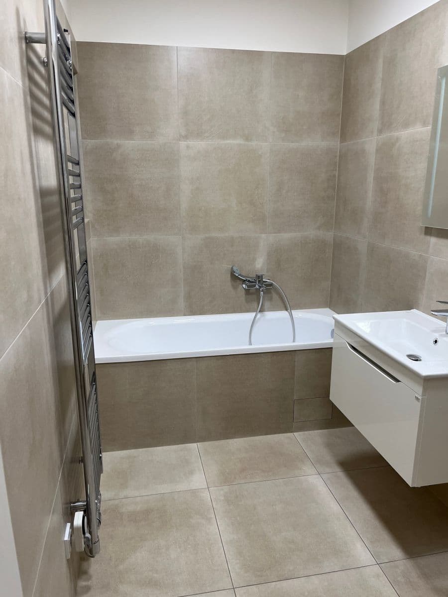 Prenájom bytu 2-izbový 72 m², Korunní, Praha, Praha Prenájom bytu 2-izbový 72 m², Korunní, Praha, Praha