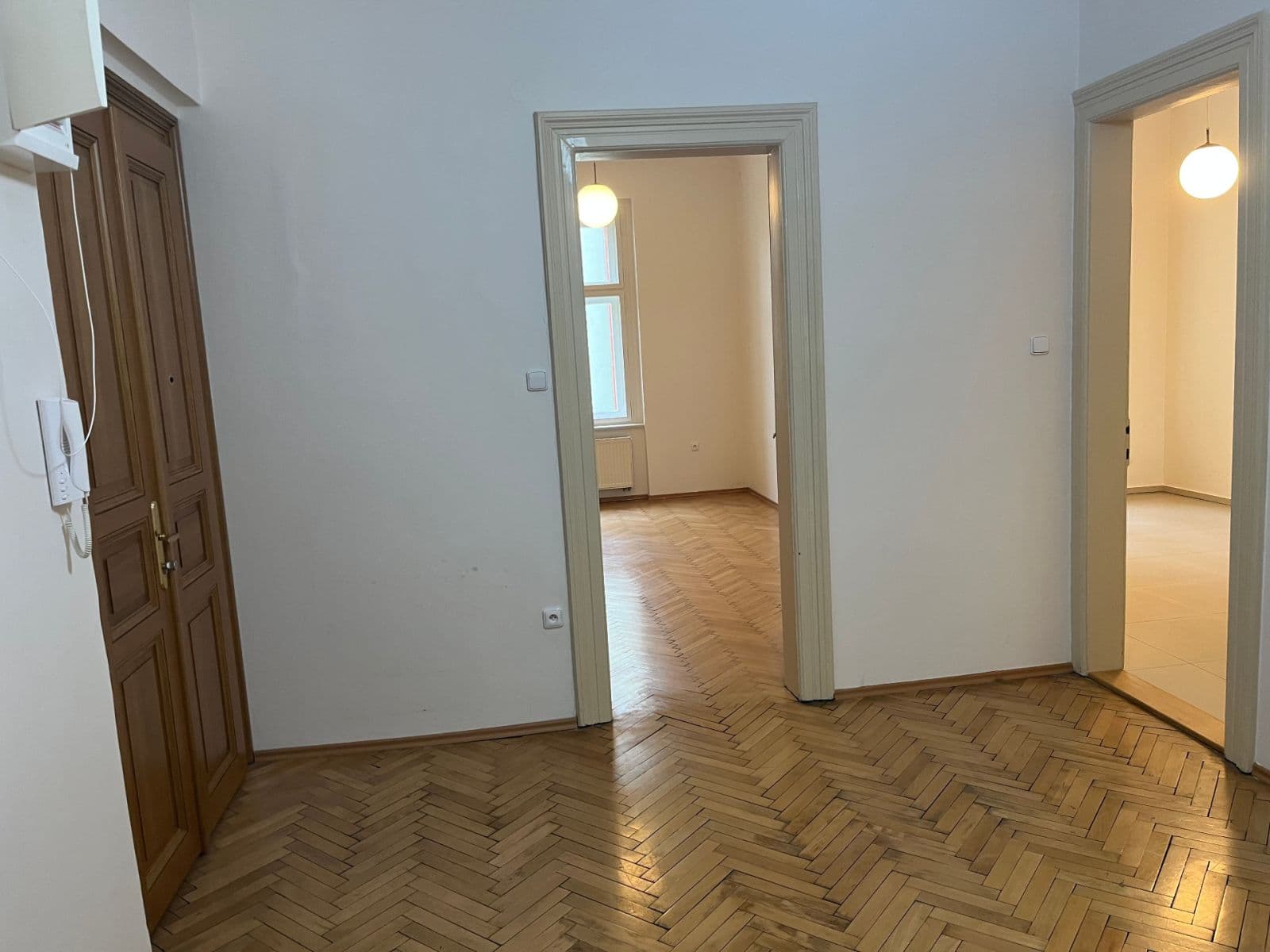 Prenájom bytu 2-izbový 77 m², Korunní, Praha, Praha Prenájom bytu 2-izbový 77 m², Korunní, Praha, Praha
