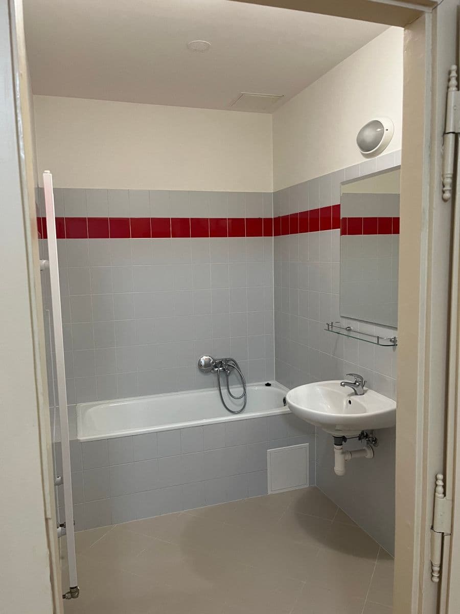 Prenájom bytu 2-izbový 77 m², Korunní, Praha, Praha Prenájom bytu 2-izbový 77 m², Korunní, Praha, Praha