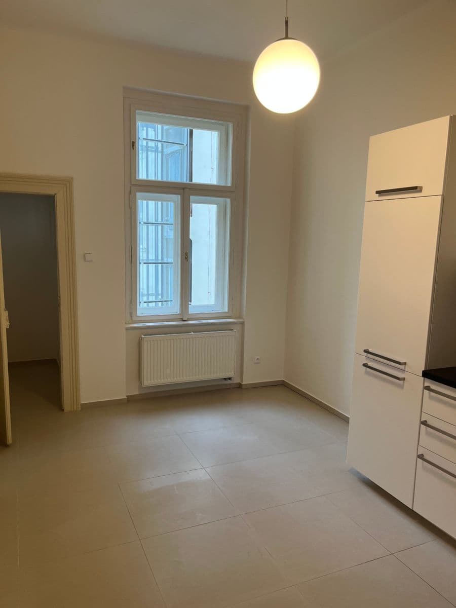 Prenájom bytu 2-izbový 77 m², Korunní, Praha, Praha Prenájom bytu 2-izbový 77 m², Korunní, Praha, Praha