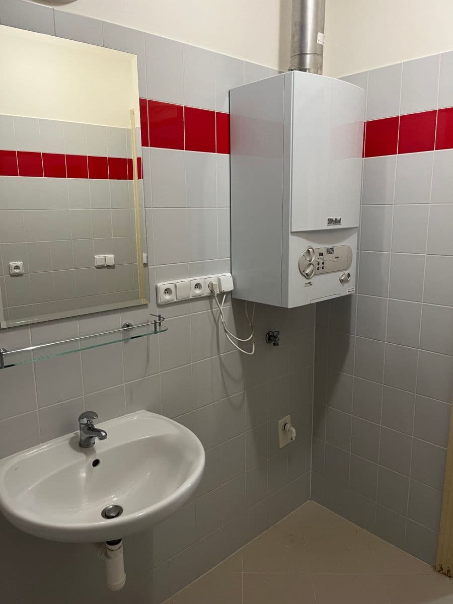 Prenájom bytu 2-izbový 77 m², Korunní, Praha, Praha Prenájom bytu 2-izbový 77 m², Korunní, Praha, Praha