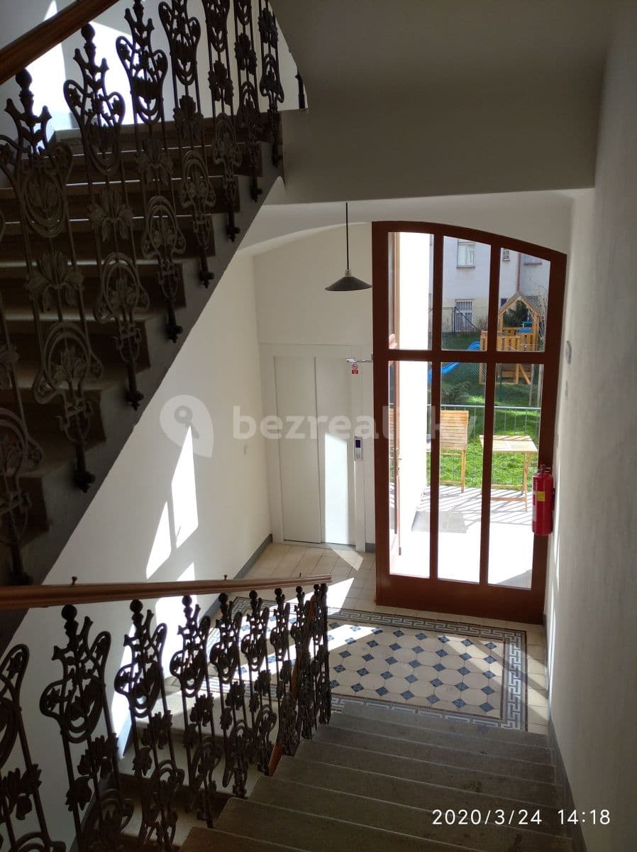 Prenájom bytu 2-izbový 55 m², Korunní, Praha, Praha Prenájom bytu 2-izbový 55 m², Korunní, Praha, Praha