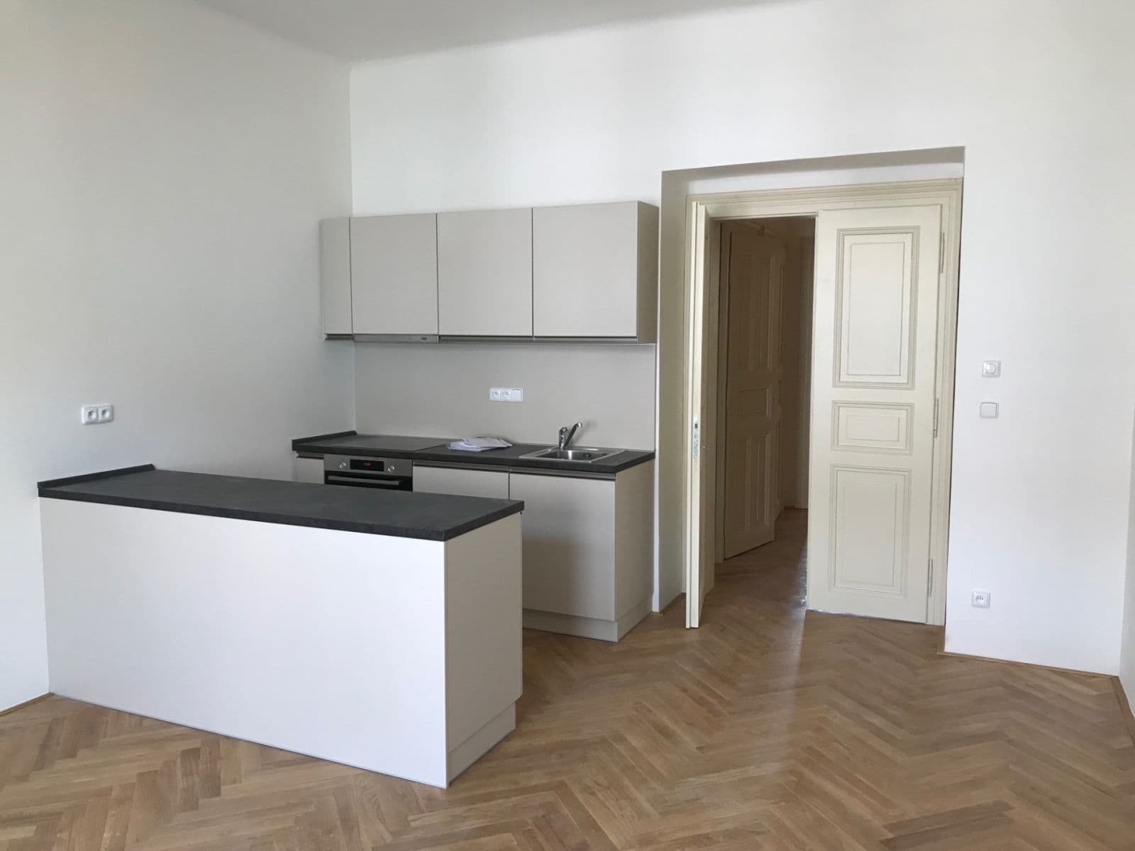 Prenájom bytu 2-izbový 55 m², Korunní, Praha, Praha Prenájom bytu 2-izbový 55 m², Korunní, Praha, Praha