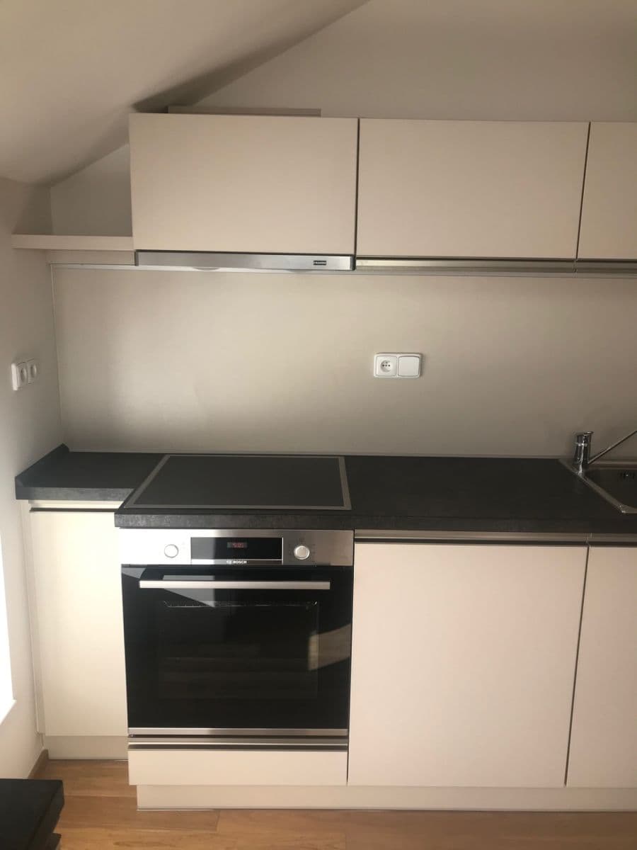 Prenájom bytu 1-izbový 62 m², Korunní, Praha, Praha Prenájom bytu 1-izbový 62 m², Korunní, Praha, Praha