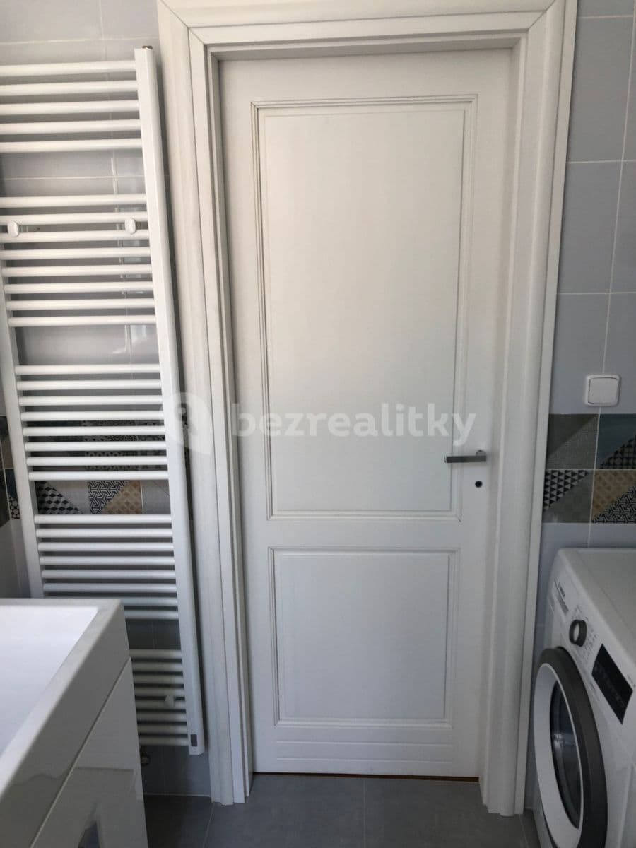 Prenájom bytu 3-izbový 88 m², U Nádražní lávky, Praha, Praha Prenájom bytu 3-izbový 88 m², U Nádražní lávky, Praha, Praha