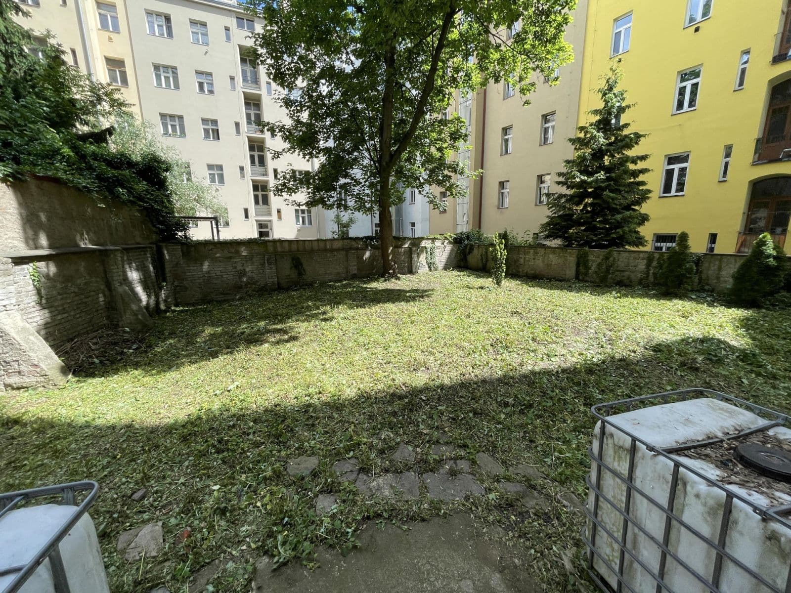 Prenájom pozemku 130 m², Žitomírská, Praha, Praha Prenájom pozemku 130 m², Žitomírská, Praha, Praha