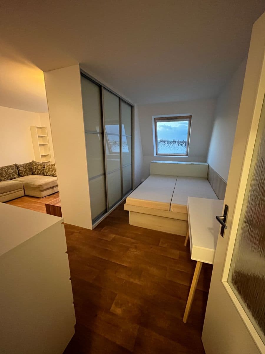 Prenájom bytu 1-izbový 38 m², Lipnická, Praha, Praha Prenájom bytu 1-izbový 38 m², Lipnická, Praha, Praha