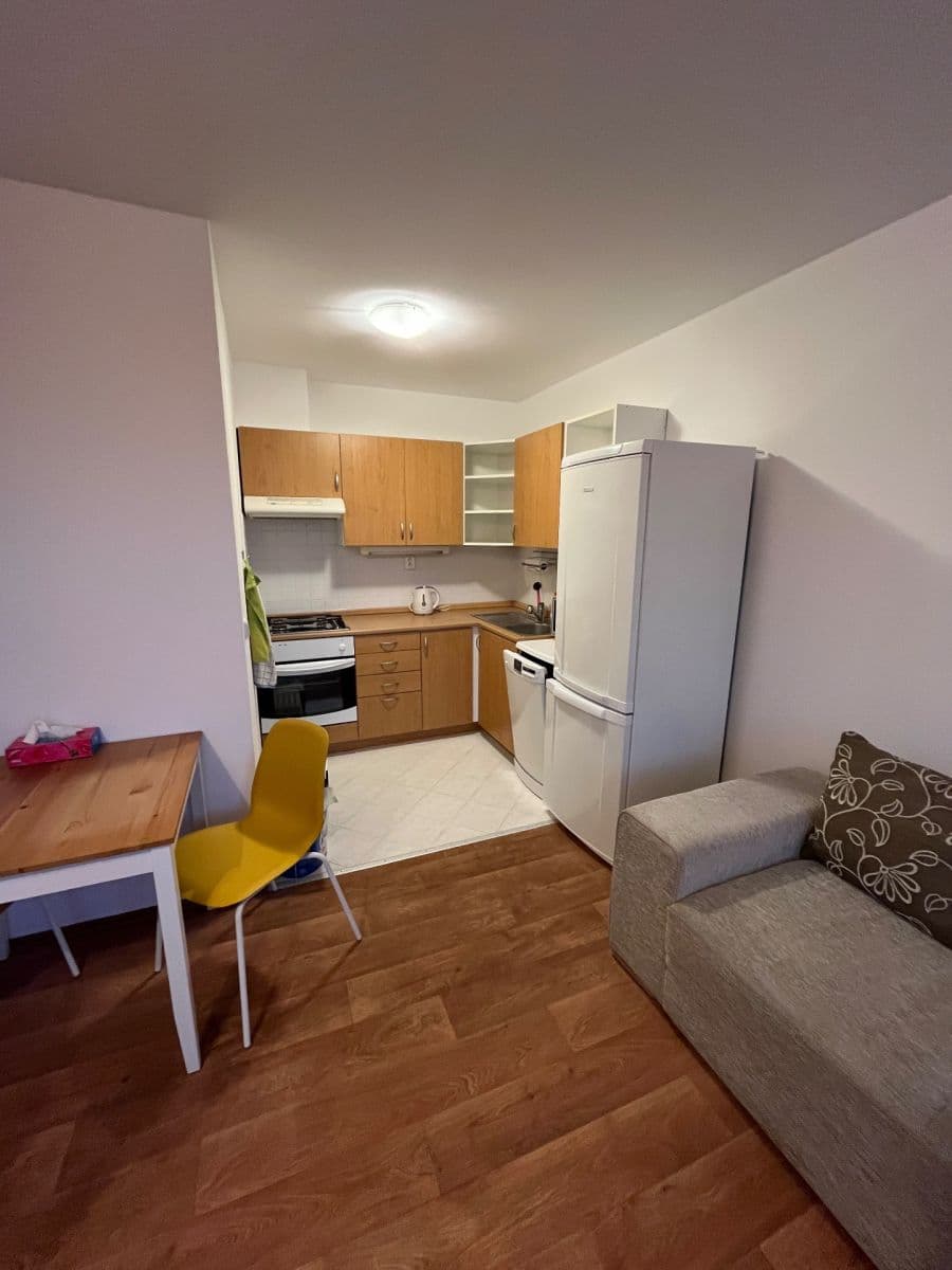 Prenájom bytu 1-izbový 38 m², Lipnická, Praha, Praha Prenájom bytu 1-izbový 38 m², Lipnická, Praha, Praha