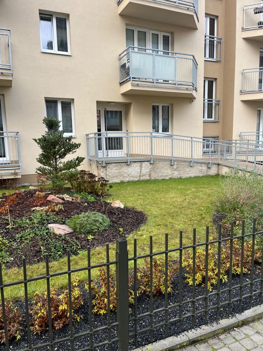 Prenájom bytu 1-izbový 38 m², Lipnická, Praha, Praha Prenájom bytu 1-izbový 38 m², Lipnická, Praha, Praha