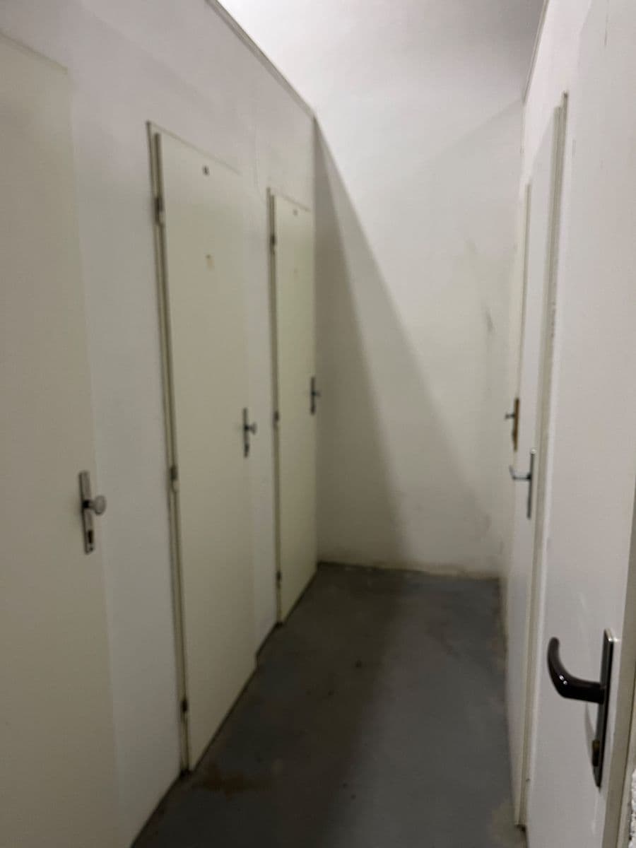 Prenájom bytu 1-izbový 38 m², Lipnická, Praha, Praha Prenájom bytu 1-izbový 38 m², Lipnická, Praha, Praha