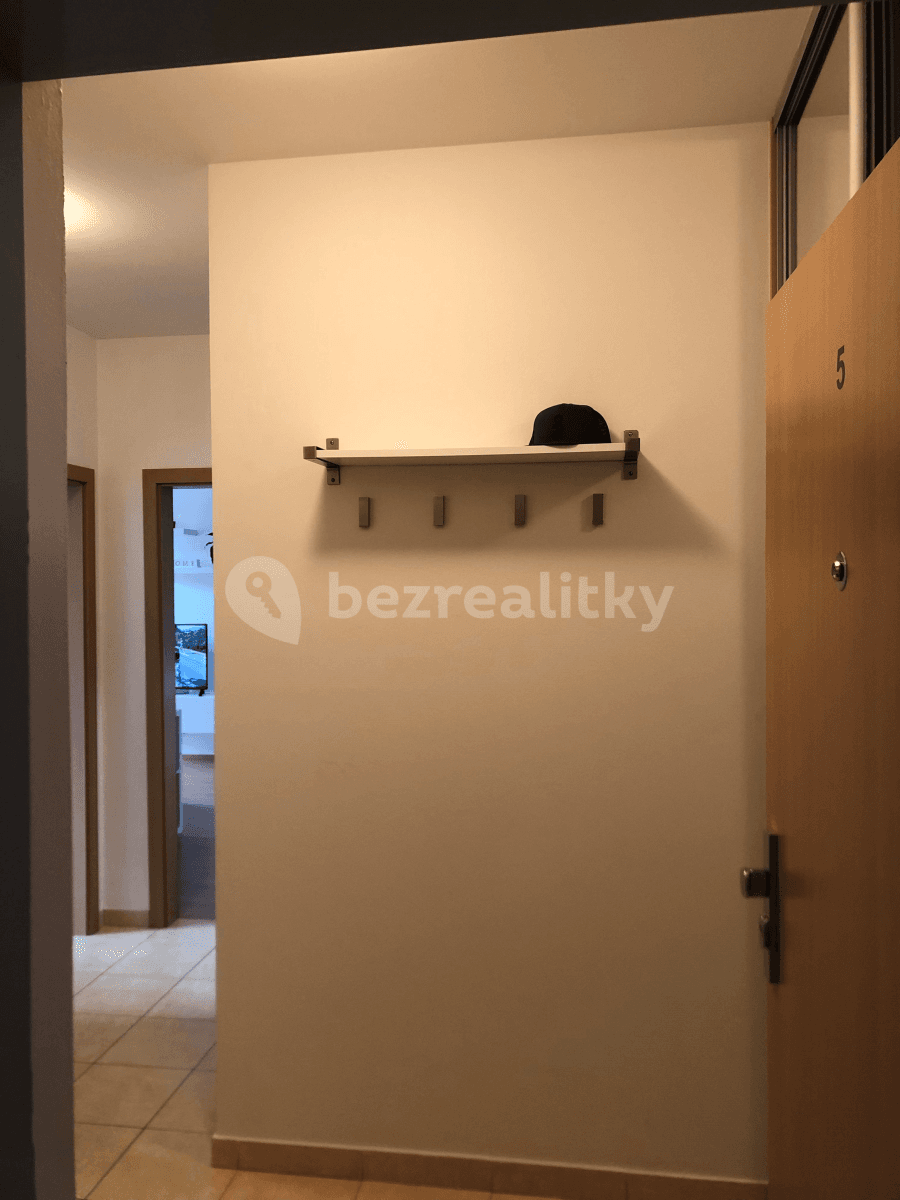 Prenájom bytu 2-izbový 54 m², Lomená, Zbuzany, Středočeský kraj Prenájom bytu 2-izbový 54 m², Lomená, Zbuzany, Středočeský kraj