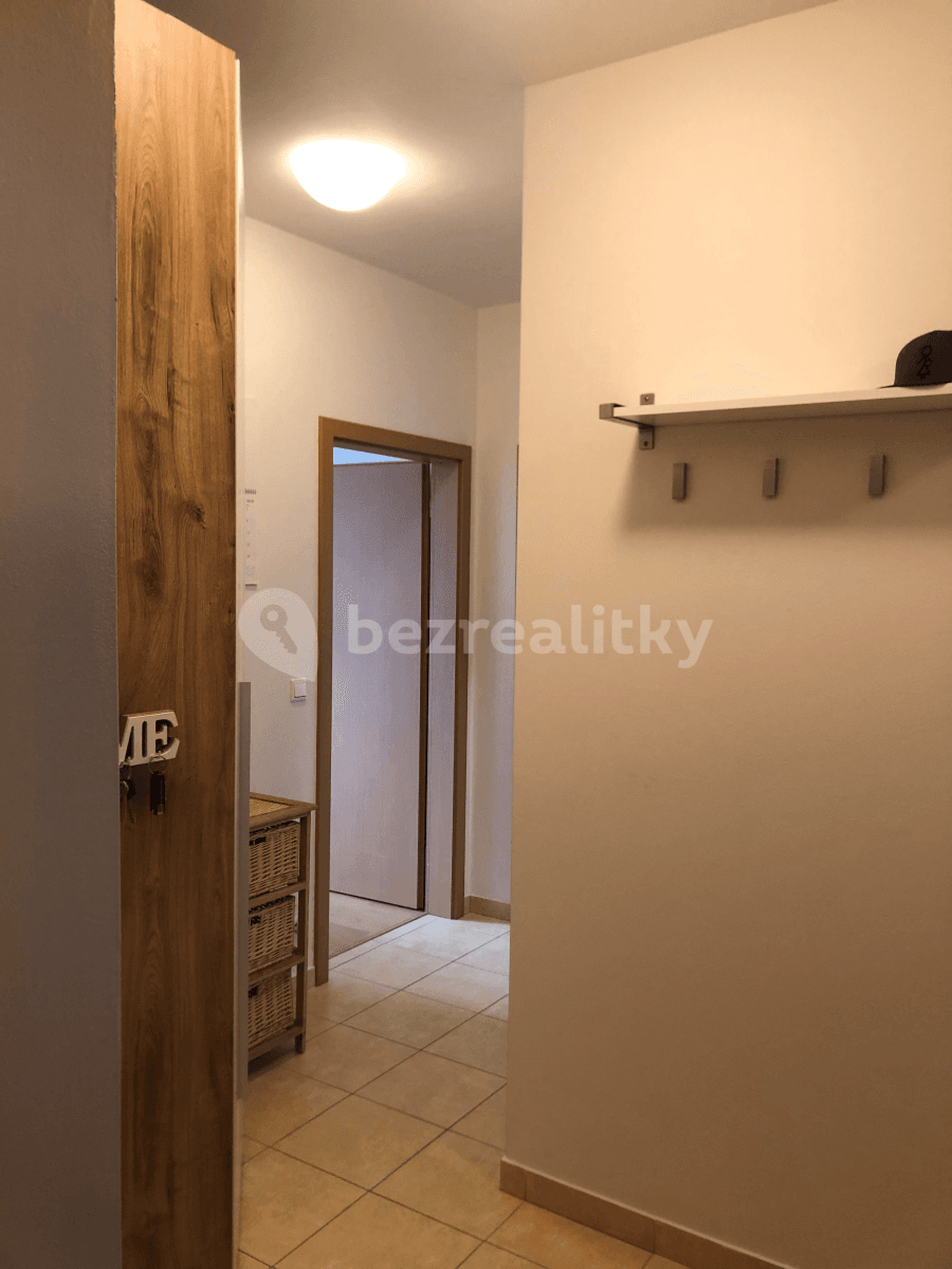 Prenájom bytu 2-izbový 54 m², Lomená, Zbuzany, Středočeský kraj Prenájom bytu 2-izbový 54 m², Lomená, Zbuzany, Středočeský kraj