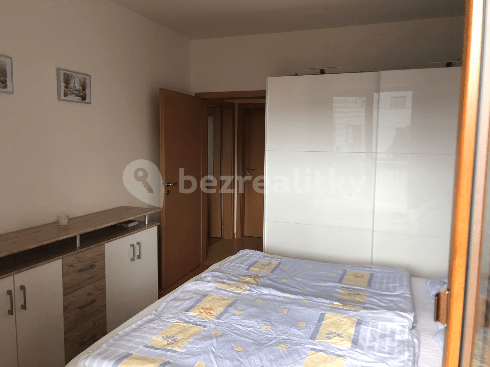 Prenájom bytu 2-izbový 54 m², Lomená, Zbuzany, Středočeský kraj Prenájom bytu 2-izbový 54 m², Lomená, Zbuzany, Středočeský kraj