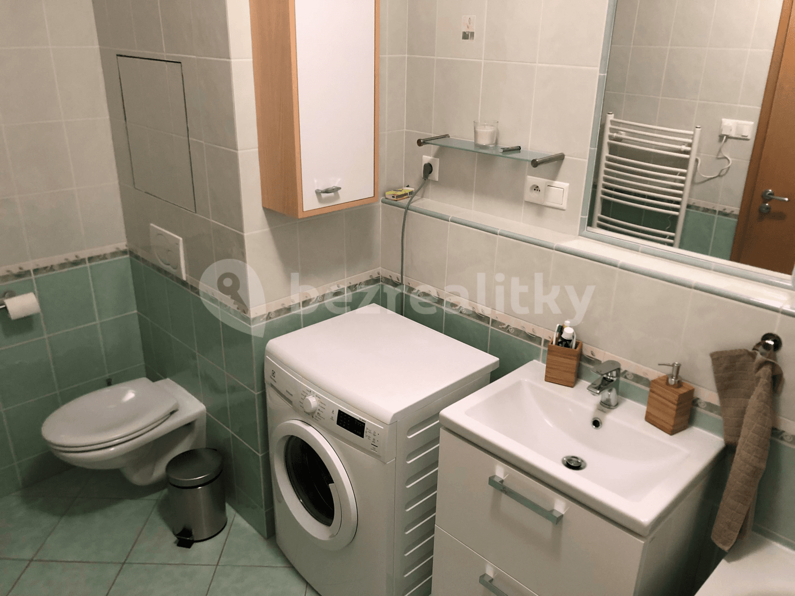 Prenájom bytu 2-izbový 54 m², Lomená, Zbuzany, Středočeský kraj Prenájom bytu 2-izbový 54 m², Lomená, Zbuzany, Středočeský kraj