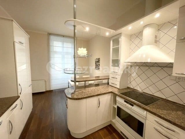 Prenájom bytu 3-izbový 120 m², Rumunská, Praha, Praha Prenájom bytu 3-izbový 120 m², Rumunská, Praha, Praha