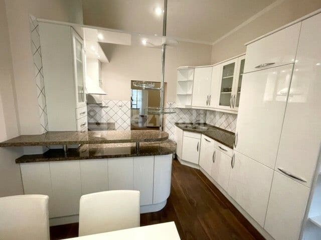 Prenájom bytu 3-izbový 120 m², Rumunská, Praha, Praha Prenájom bytu 3-izbový 120 m², Rumunská, Praha, Praha