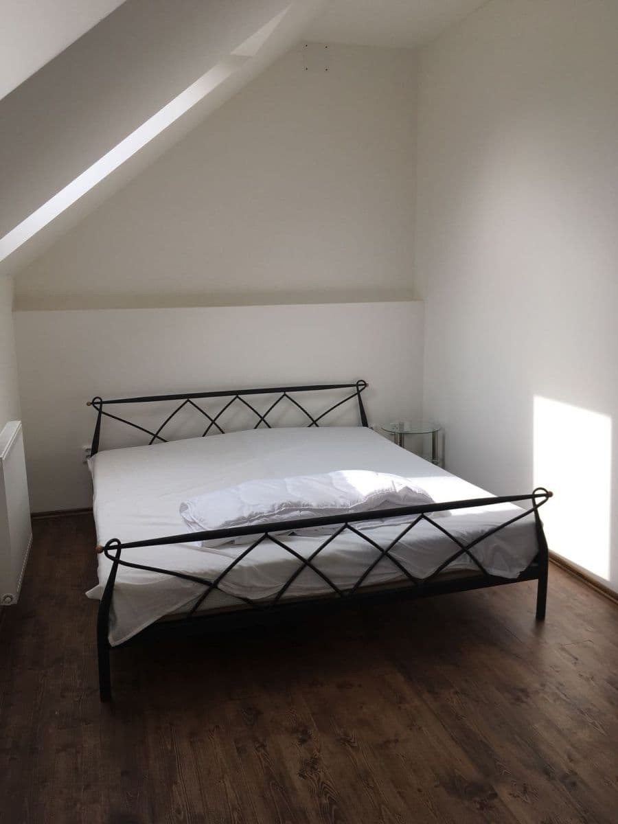 Prenájom bytu 3-izbový 60 m², Brázdim, Středočeský kraj Prenájom bytu 3-izbový 60 m², Brázdim, Středočeský kraj