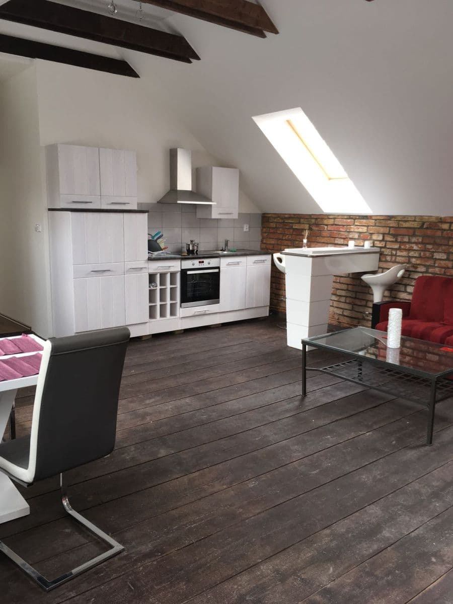 Prenájom bytu 3-izbový 60 m², Brázdim, Středočeský kraj Prenájom bytu 3-izbový 60 m², Brázdim, Středočeský kraj