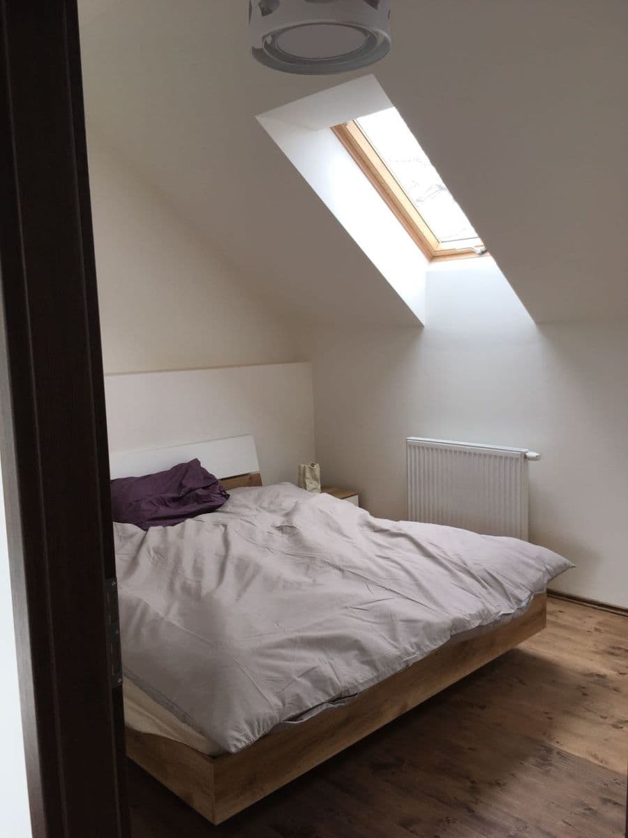 Prenájom bytu 3-izbový 60 m², Brázdim, Středočeský kraj Prenájom bytu 3-izbový 60 m², Brázdim, Středočeský kraj