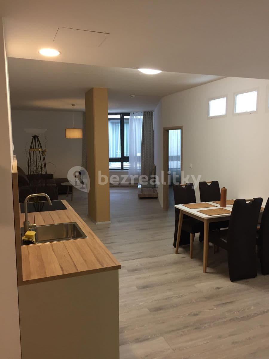 Prenájom bytu 3-izbový 94 m², Pod dvorem, Praha, Praha Prenájom bytu 3-izbový 94 m², Pod dvorem, Praha, Praha