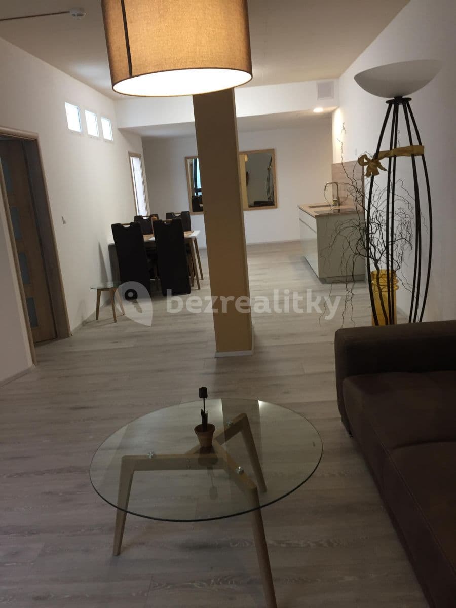 Prenájom bytu 3-izbový 94 m², Pod dvorem, Praha, Praha Prenájom bytu 3-izbový 94 m², Pod dvorem, Praha, Praha