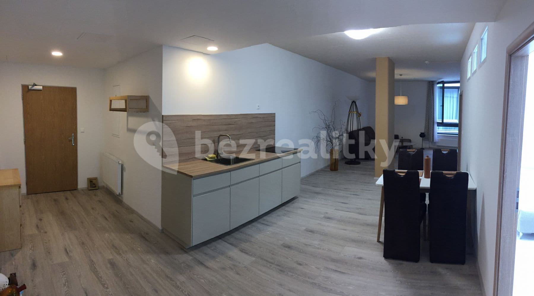 Prenájom bytu 3-izbový 94 m², Pod dvorem, Praha, Praha Prenájom bytu 3-izbový 94 m², Pod dvorem, Praha, Praha