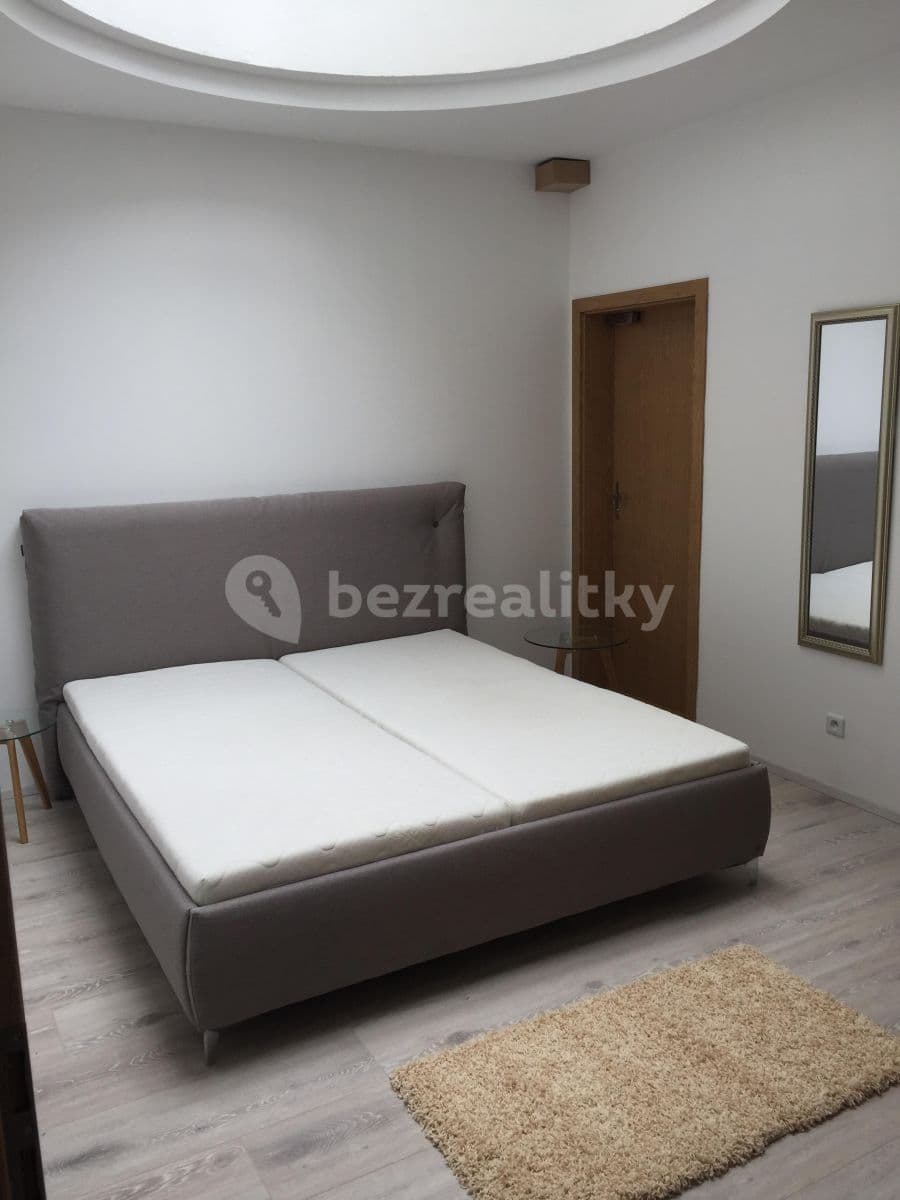 Prenájom bytu 3-izbový 94 m², Pod dvorem, Praha, Praha Prenájom bytu 3-izbový 94 m², Pod dvorem, Praha, Praha
