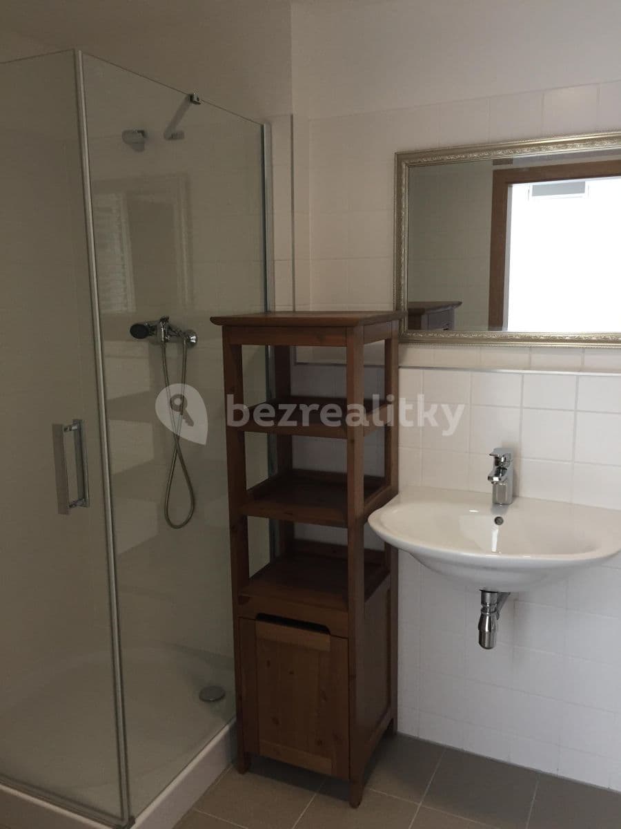 Prenájom bytu 3-izbový 94 m², Pod dvorem, Praha, Praha Prenájom bytu 3-izbový 94 m², Pod dvorem, Praha, Praha