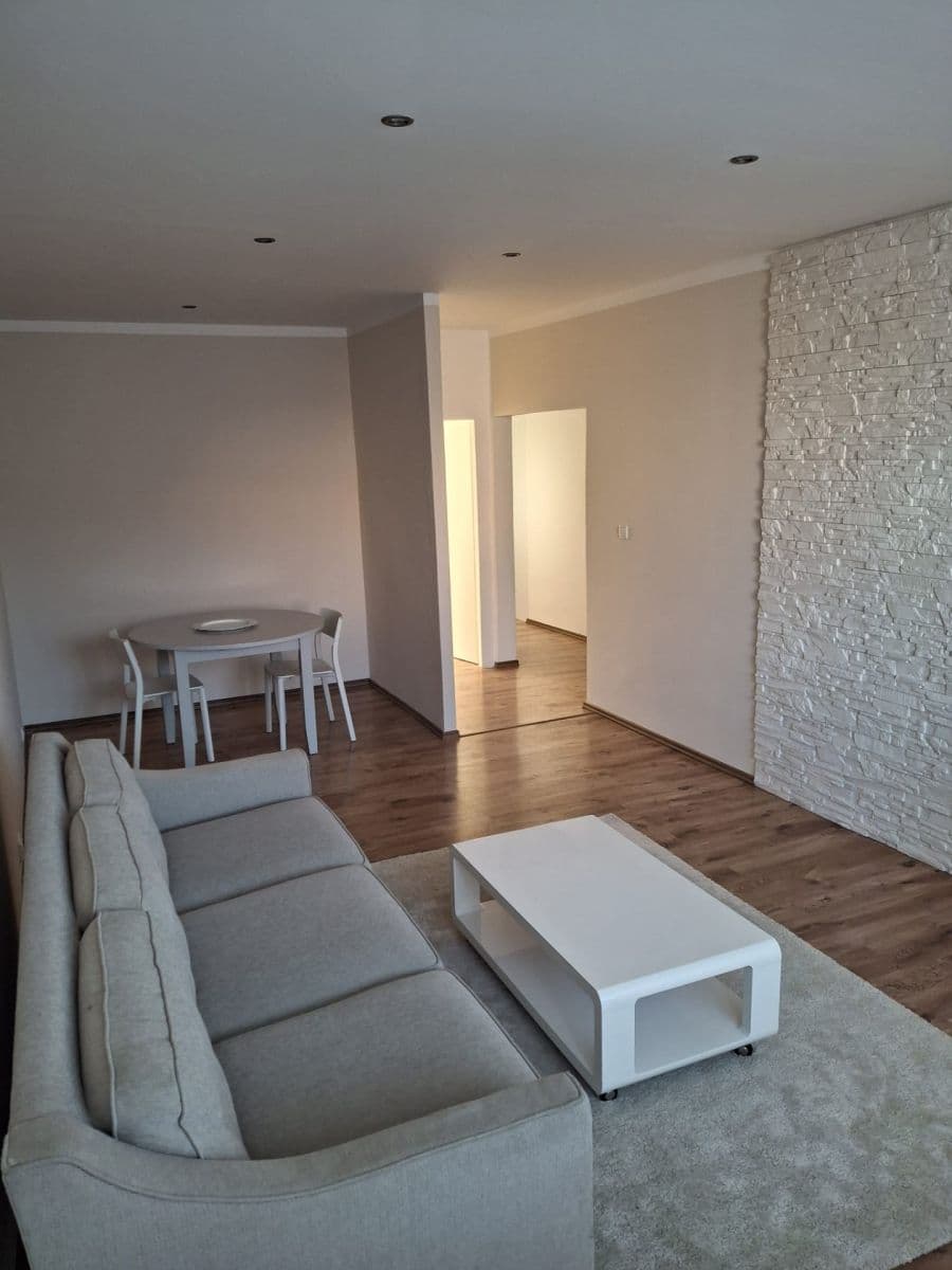 Prenájom bytu 2-izbový 59 m², Petra Křičky, Ostrava, Moravskoslezský kraj Prenájom bytu 2-izbový 59 m², Petra Křičky, Ostrava, Moravskoslezský kraj