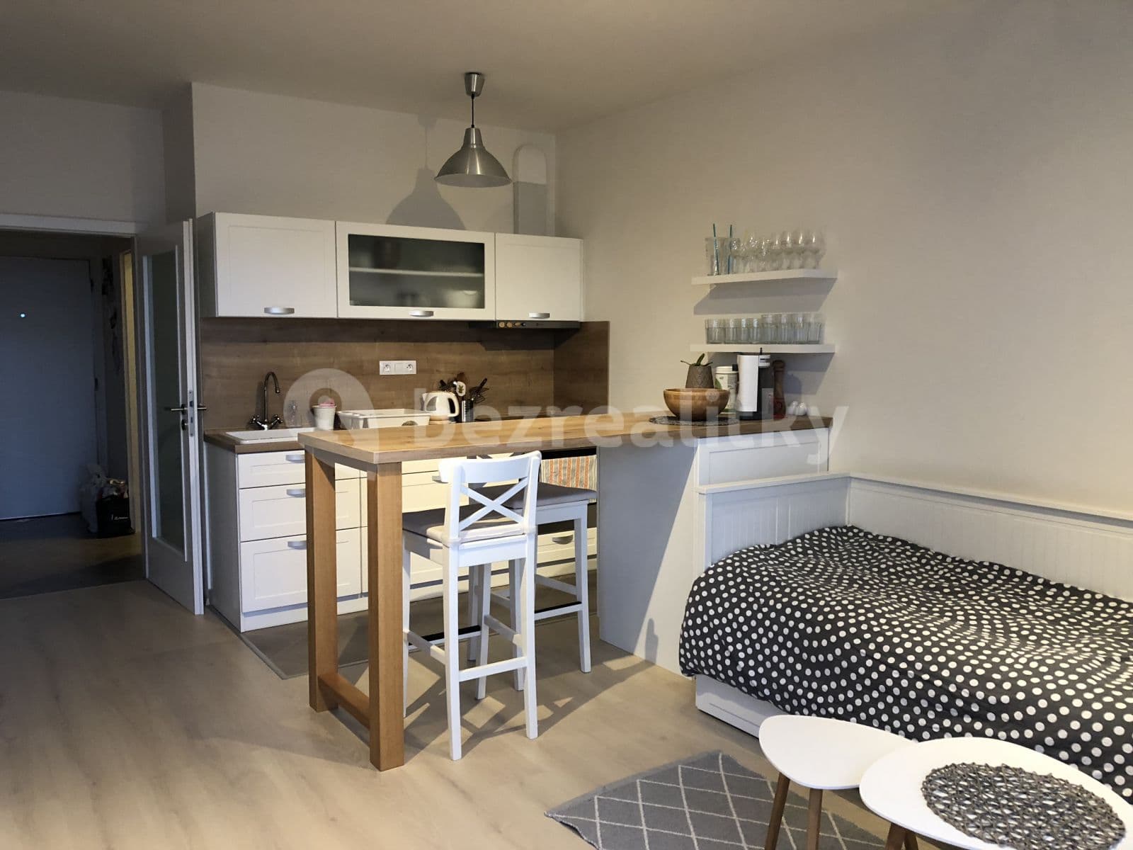 Prenájom bytu 1-izbový 39 m², Modenská, Praha, Praha Prenájom bytu 1-izbový 39 m², Modenská, Praha, Praha