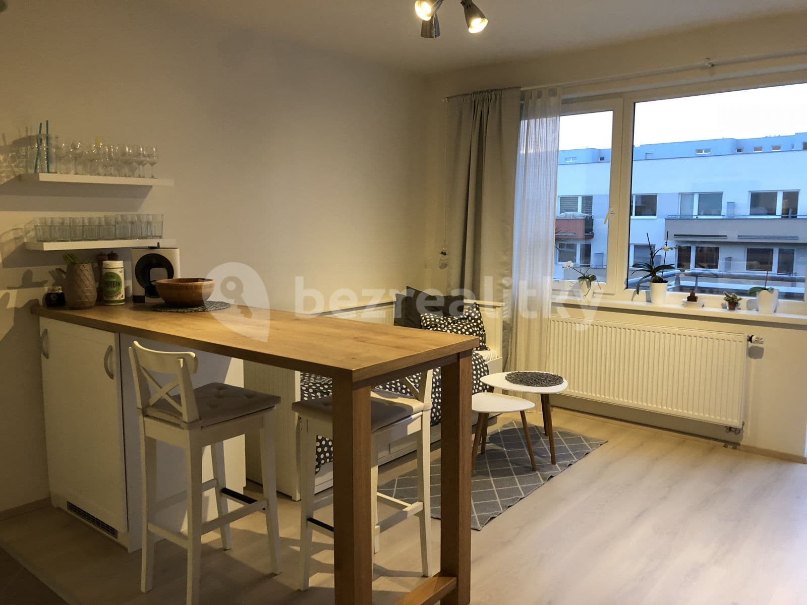 Prenájom bytu 1-izbový 39 m², Modenská, Praha, Praha Prenájom bytu 1-izbový 39 m², Modenská, Praha, Praha