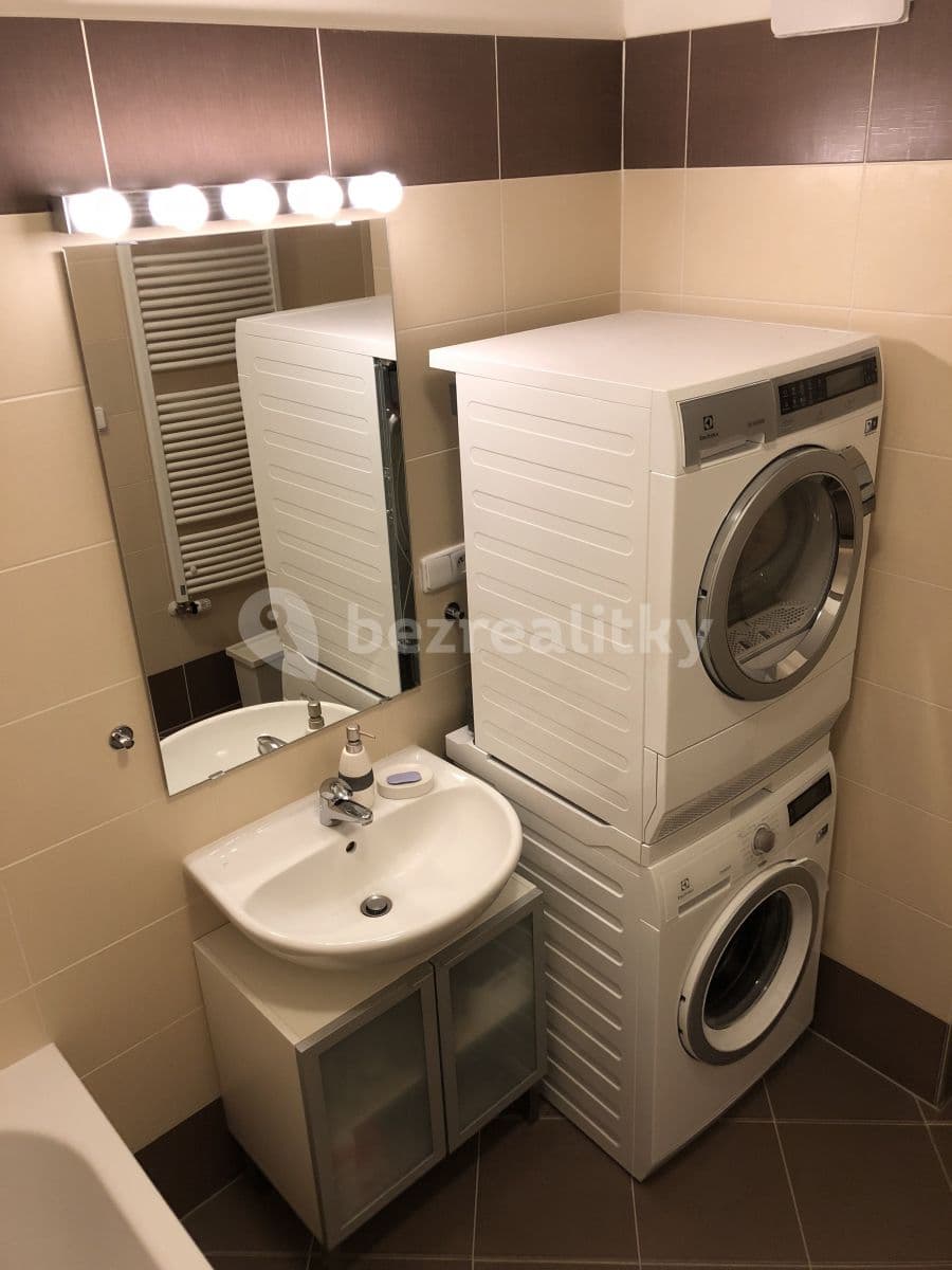 Prenájom bytu 1-izbový 39 m², Modenská, Praha, Praha Prenájom bytu 1-izbový 39 m², Modenská, Praha, Praha