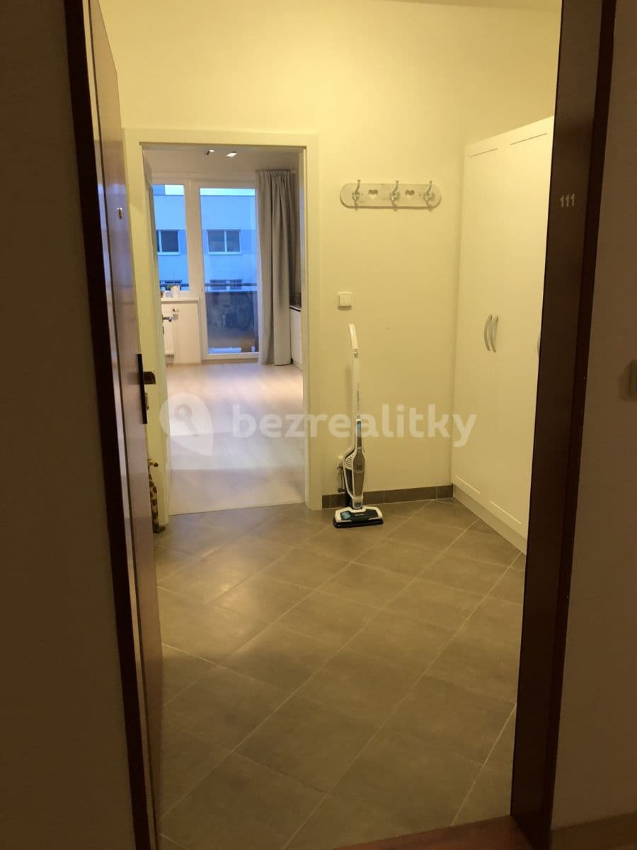 Prenájom bytu 1-izbový 39 m², Modenská, Praha, Praha Prenájom bytu 1-izbový 39 m², Modenská, Praha, Praha