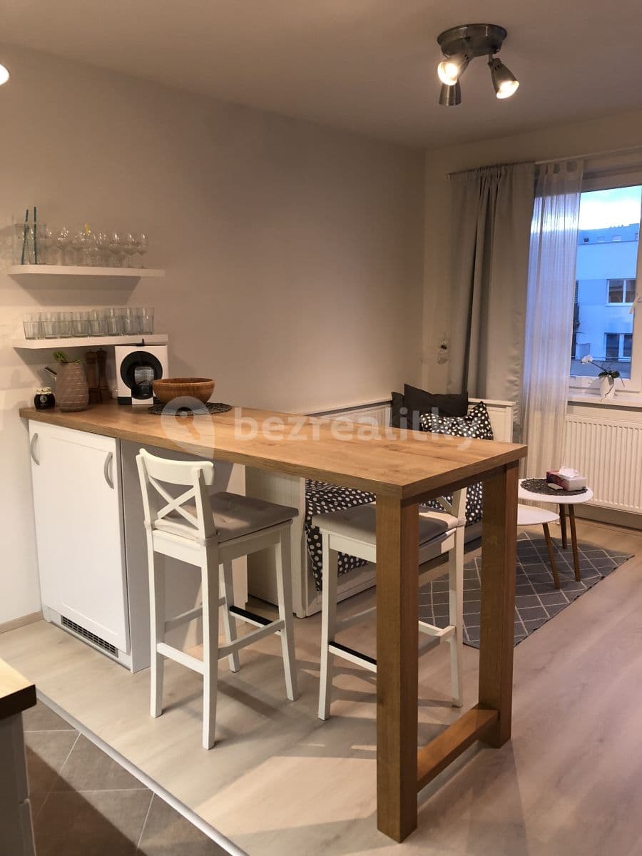 Prenájom bytu 1-izbový 39 m², Modenská, Praha, Praha Prenájom bytu 1-izbový 39 m², Modenská, Praha, Praha